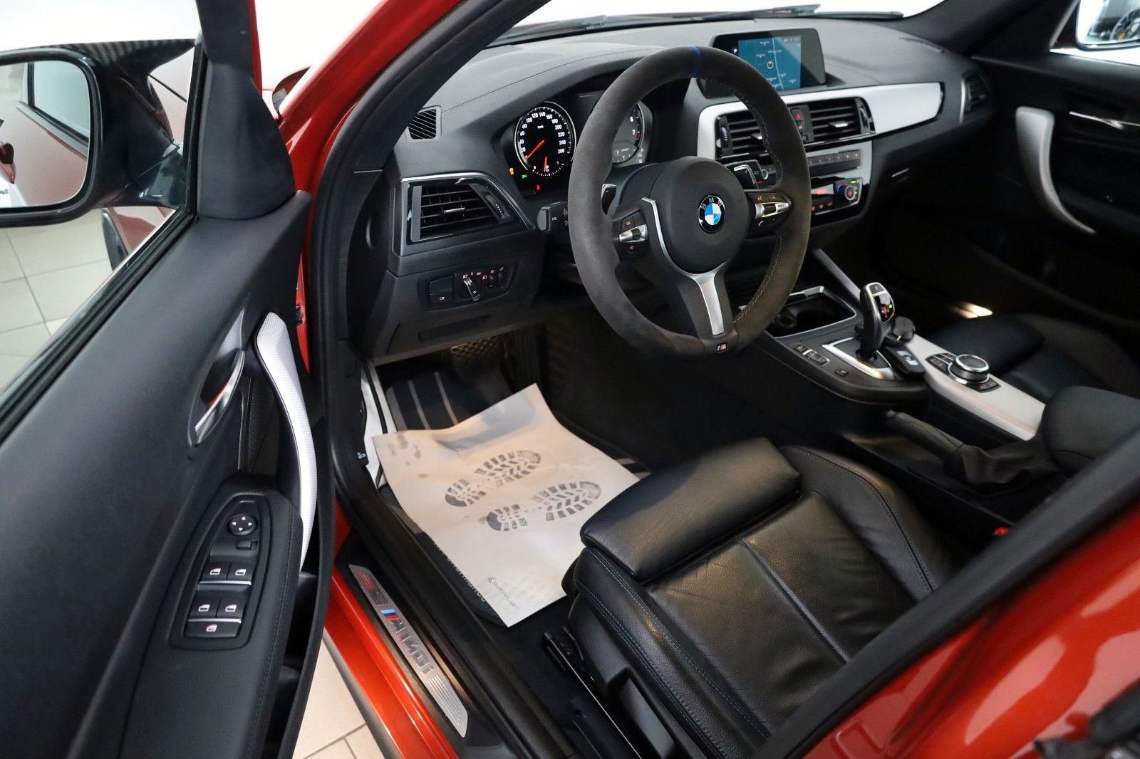 Fahrzeugabbildung BMW M140i Special Edition,Akrapovic,Leder,8fach 18"