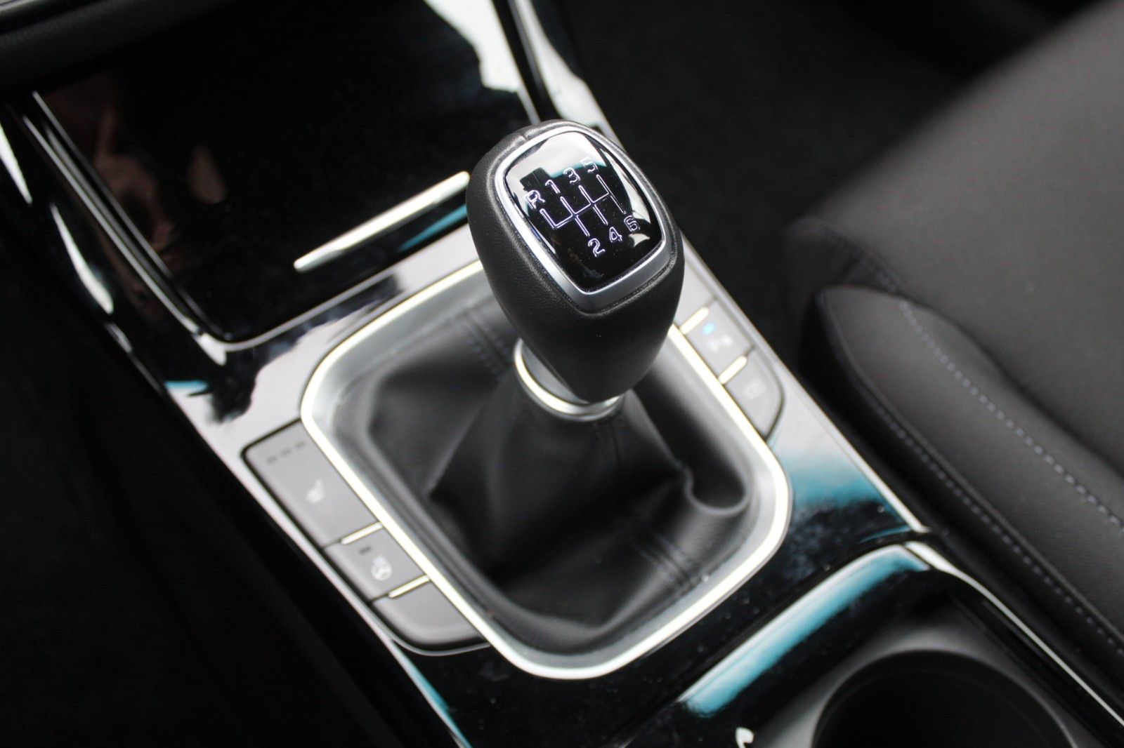 Fahrzeugabbildung Hyundai i30 Advantage Navi*Sitzh.*Kamera*LED*PDC