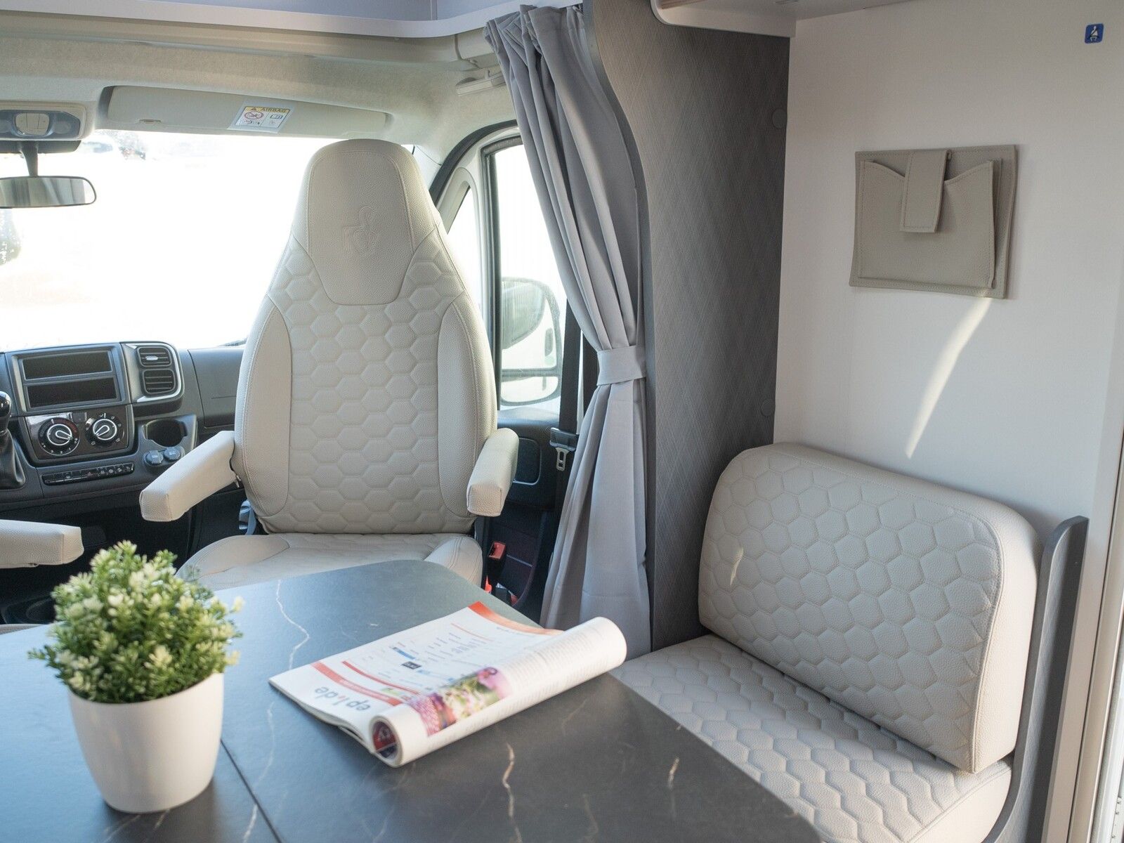 Fahrzeugabbildung Etrusco T-Modell Base 6.9 SBC Markise*Chassis+Komf-Paket