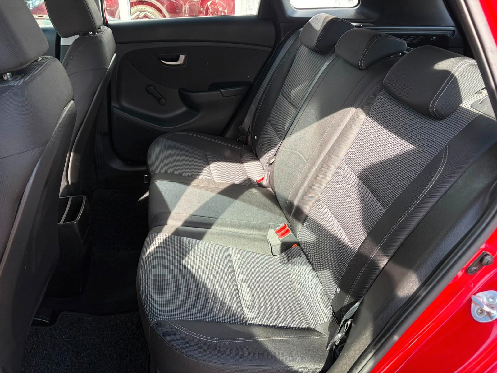 Hyundai i30 2015 — photo 11