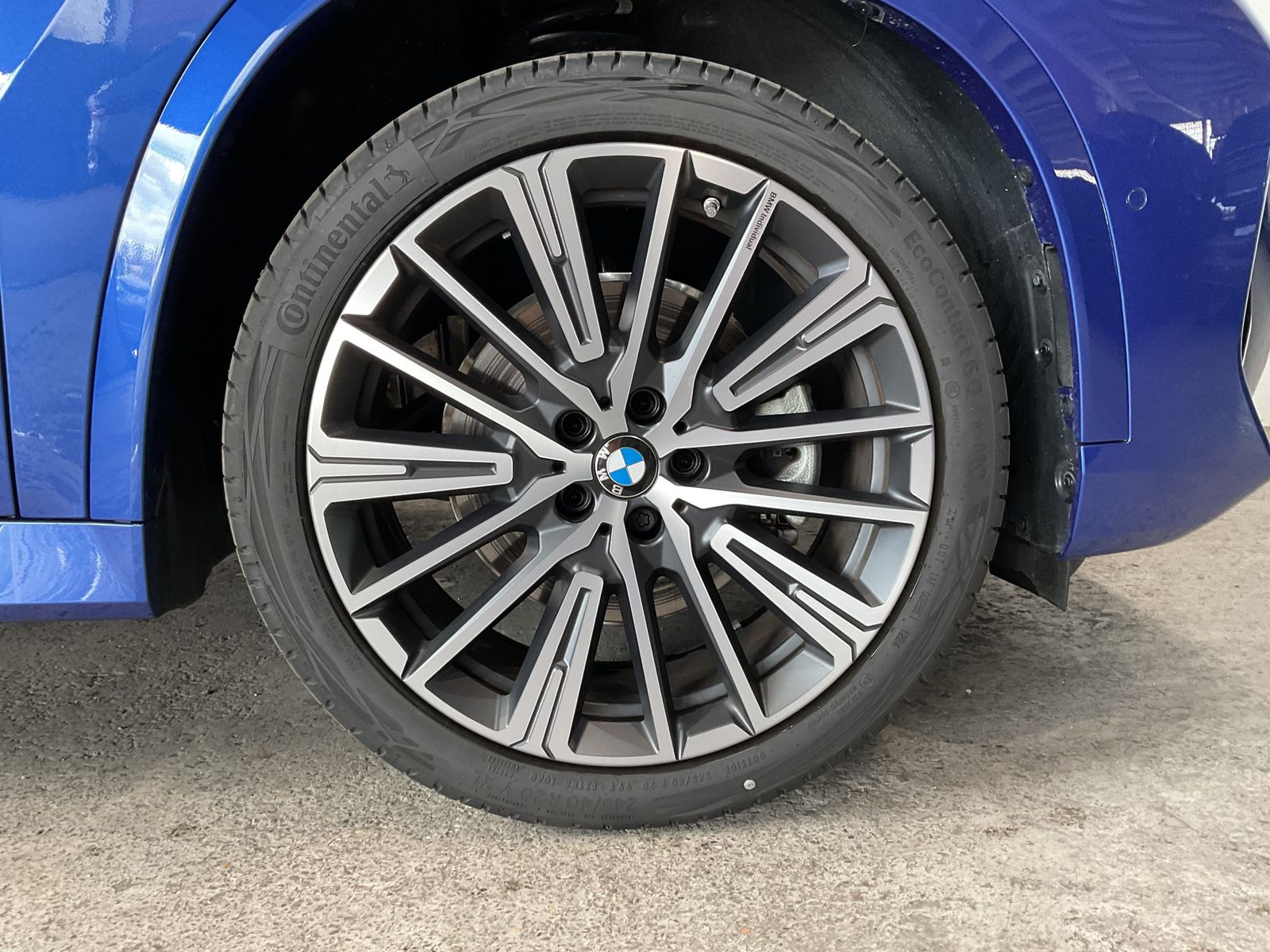 Fahrzeugabbildung BMW X1 sDrive20i | M-Sportpaket | Panorama-Glasdach