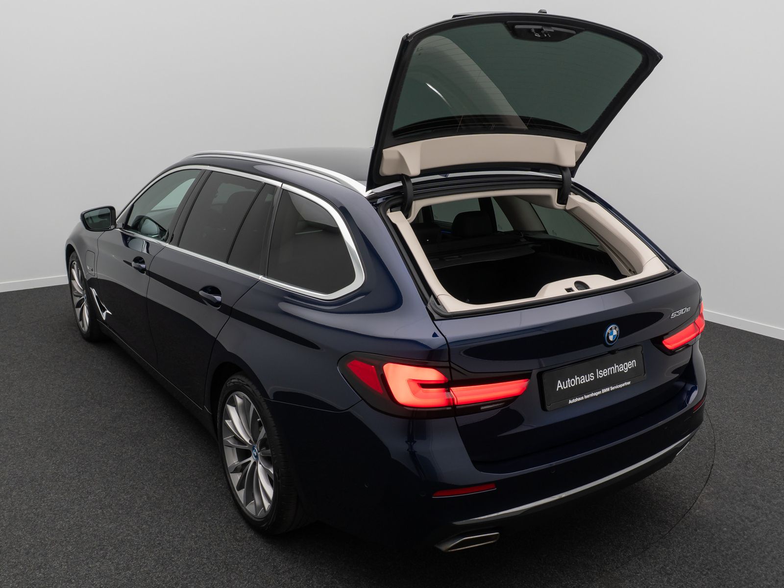 Fahrzeugabbildung BMW 530e Luxury Line DAB Laser 4*Klima Kamera Sport