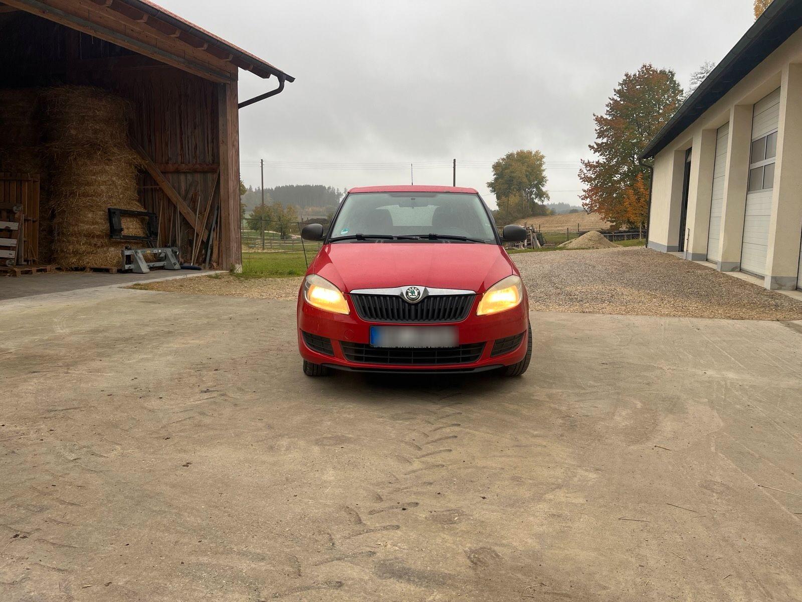 Skoda Fabia 2012 — rear view