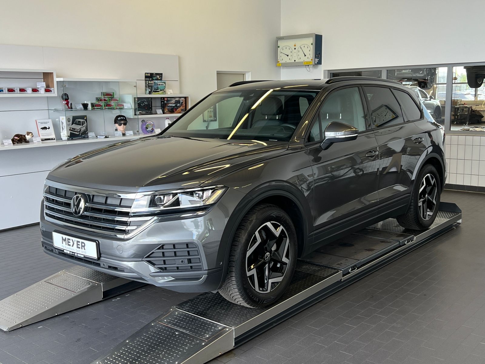 Fahrzeugabbildung Volkswagen Touareg 3.0 TDI 4MOTION *AHK, Luft, Leder, ACC,