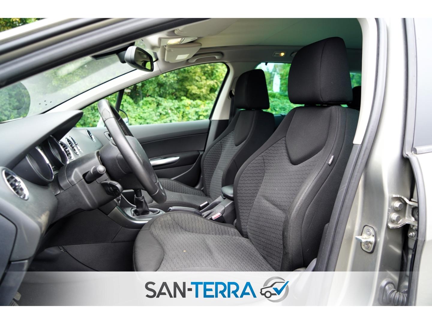Peugeot 308 2010 — photo 21