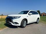 Mitsubishi Outlander 2.4 MIVEC PLUG-IN HYBRID 4WD Basis...