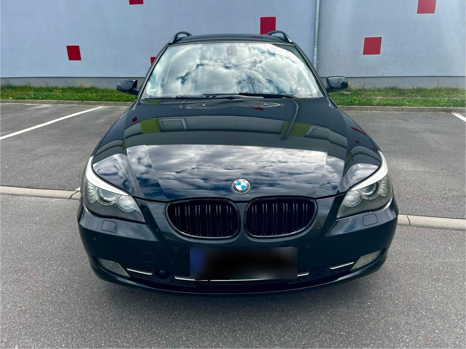 BMW 525 2008 — салон