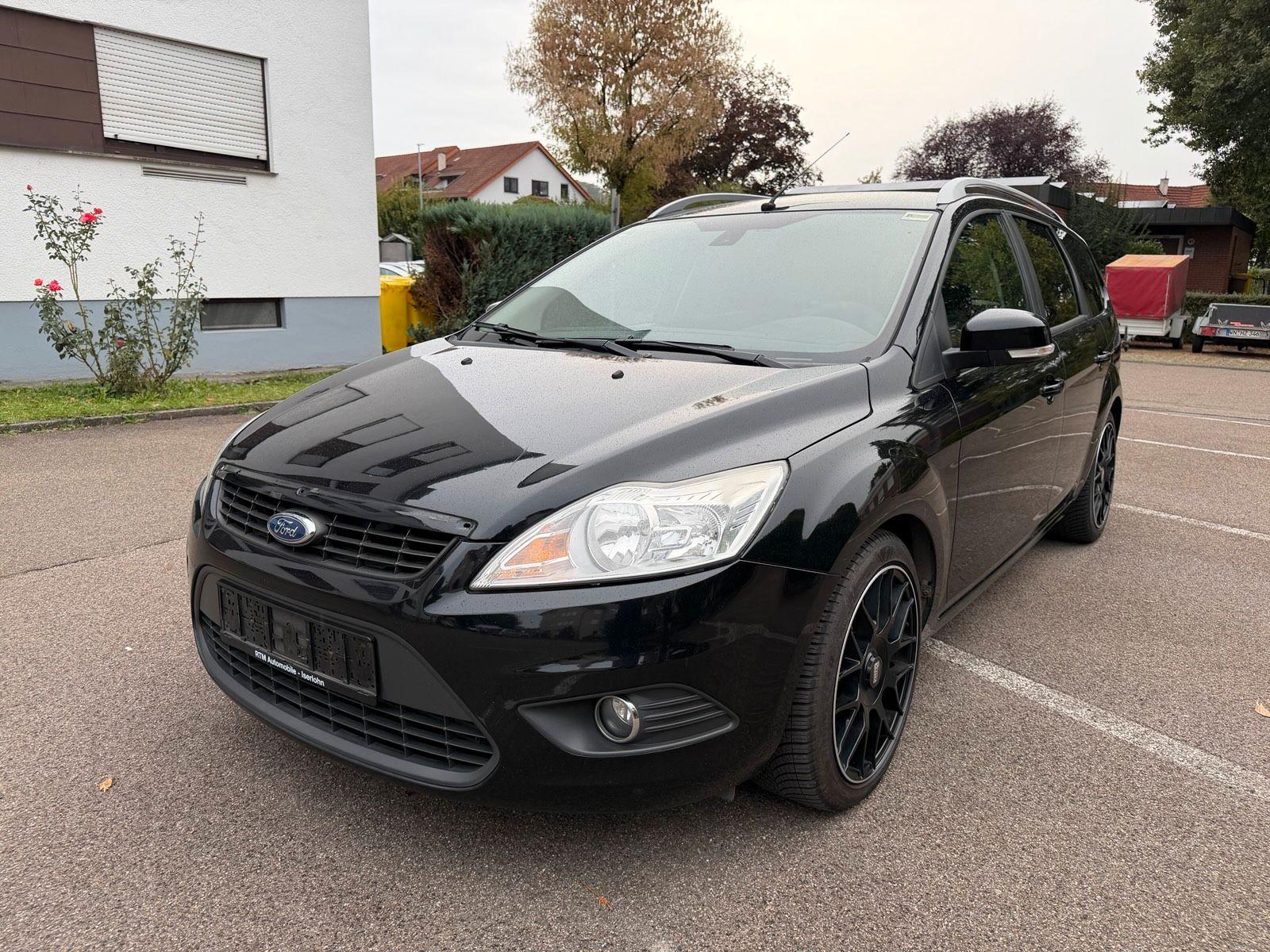 Ford Focus 2011 — rear view