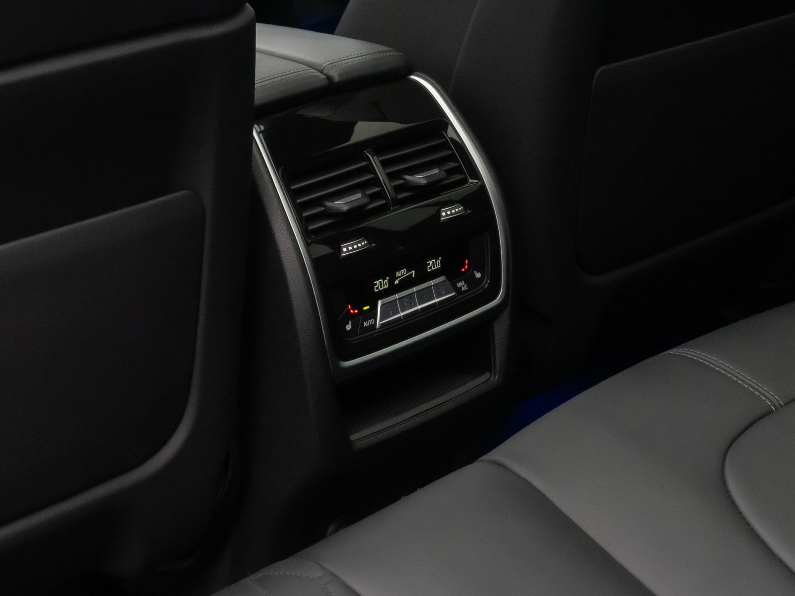 Fahrzeugabbildung BMW X5 xD40d  M Sport Pro Panorama 360&deg;HUD DAB H/K