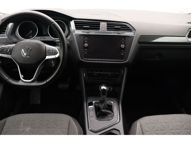 Fahrzeugabbildung Volkswagen Tiguan 1.5 DSG Life ACC LED Apple CarPlay