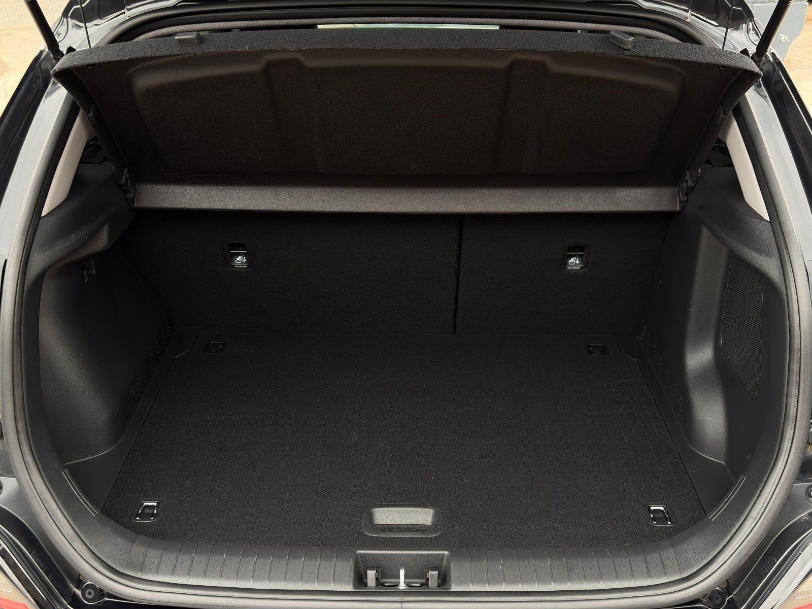 Fahrzeugabbildung Hyundai KONA E Advantage 11kw OBC LED ACC CAM SHZ NAVI