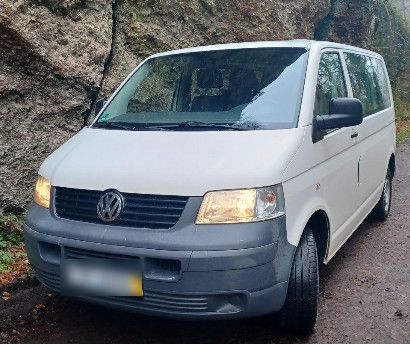 Volkswagen VW Bus T5 TÜV neu,1.Hand,186tkm, 8/9 Sitze...