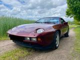 Porsche 928 S Oldtimer  - rote Porsche 928