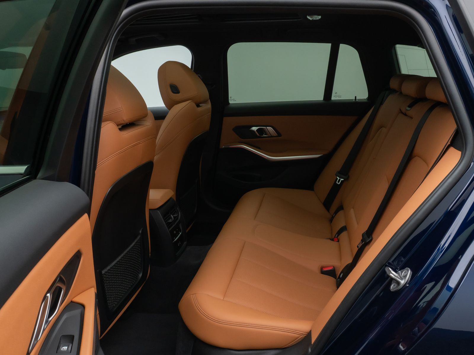 Fahrzeugabbildung BMW 330i xD M Sport Panorama Kamera HUD HiFi Komfort