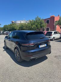 Porsche Cayenne - 6