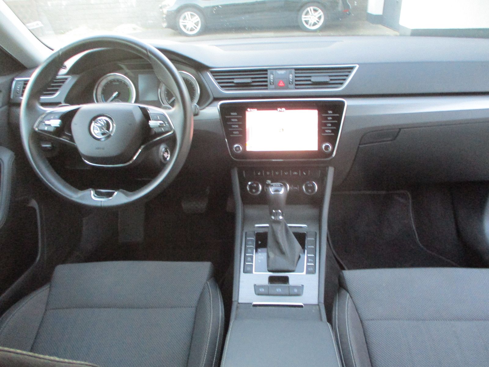 Skoda Superb 1.4 TSI iV NAVI KAMERA SPURH LED AHK PDC imagem 3