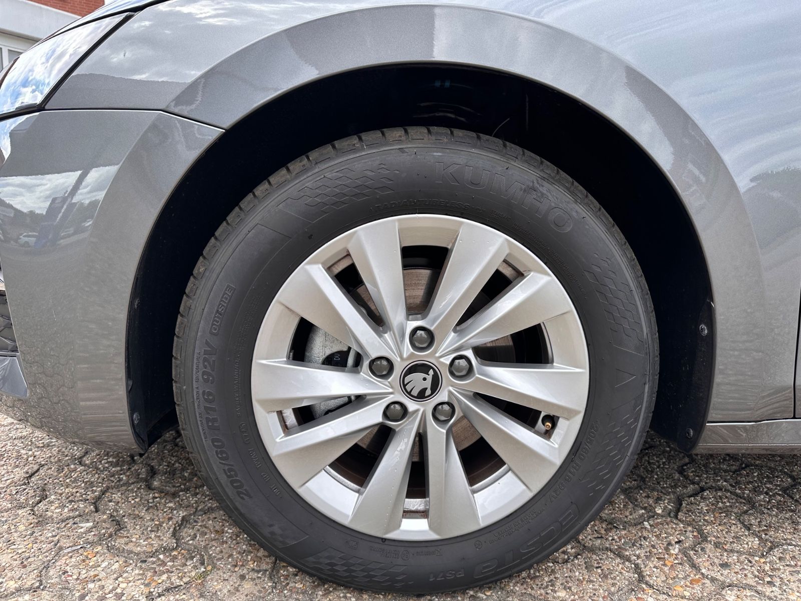 Fahrzeugabbildung SKODA Octavia Combi 1.5 TSI Selection DSG LED/ACC/APP