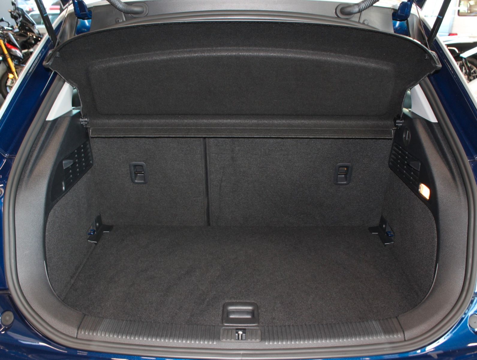 Fahrzeugabbildung Audi A1 Sportback attraction Bi Xenon*8 Fach Bereift