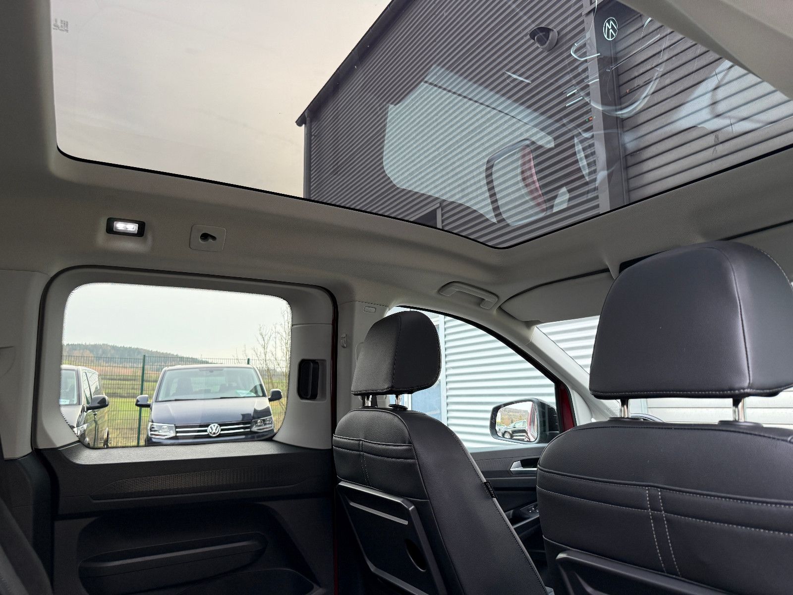 Fahrzeugabbildung Volkswagen Caddy Style TDI DSG ACC AHK Navi LED Pano Sthz