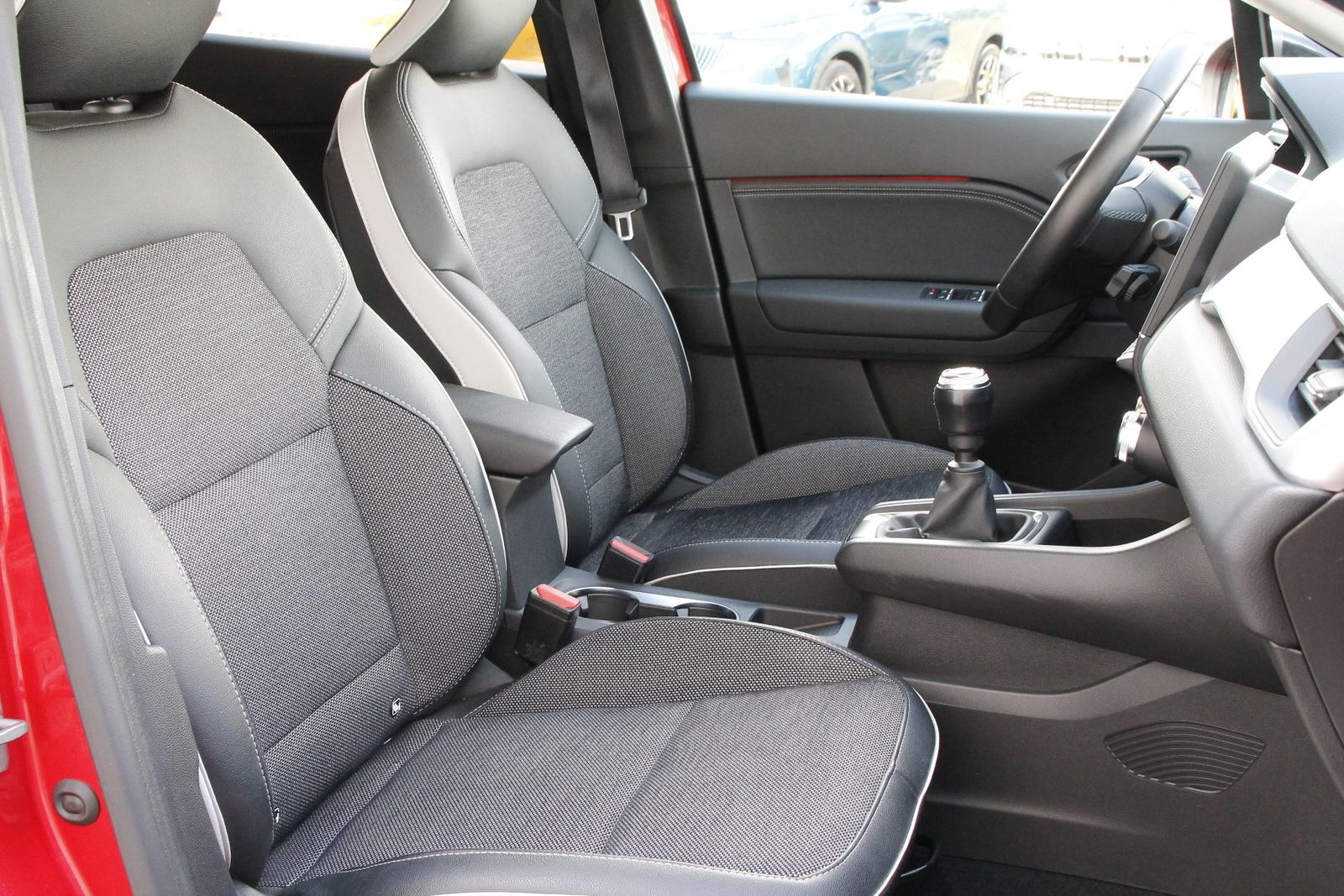 Fahrzeugabbildung Renault Captur Techno Mild Hybrid 140