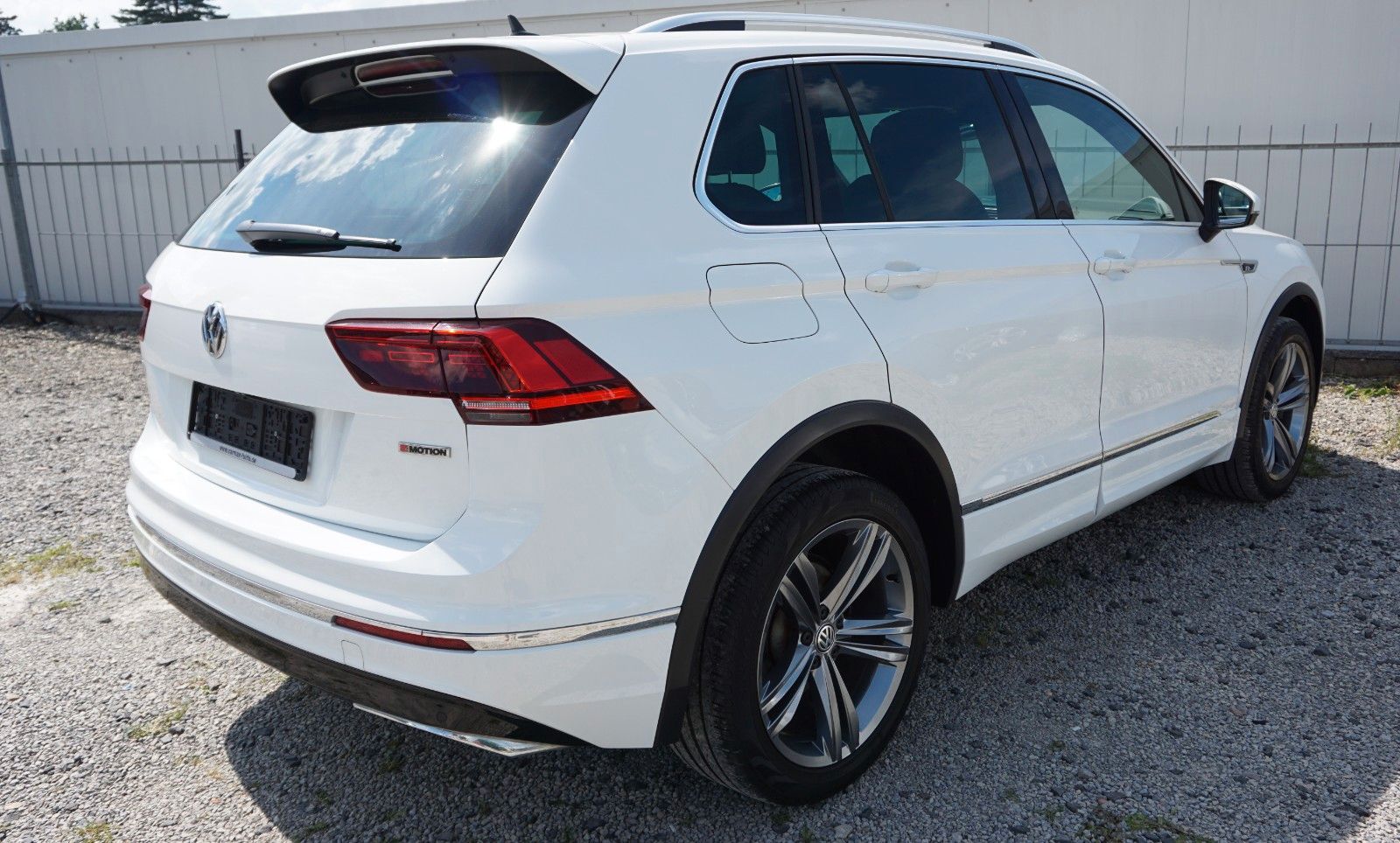 Fahrzeugabbildung Volkswagen Tiguan 4M R-Line Navi,LED,ACC,DCC,Kamera,Head Up