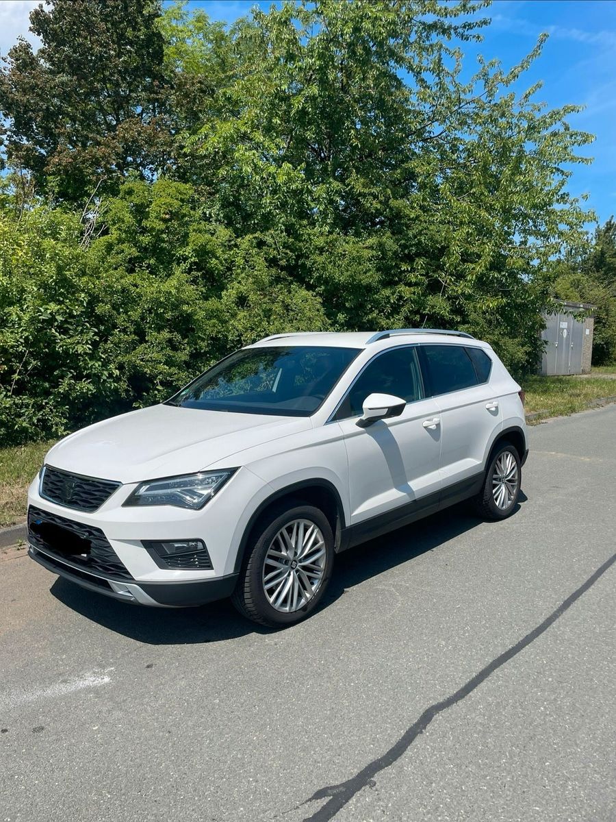 SEAT Seat Ateca 4Drive weiß mit schwenkbarer An...