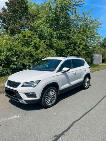 SEAT Seat Ateca 4Drive weiß mit schwenkbarer An...