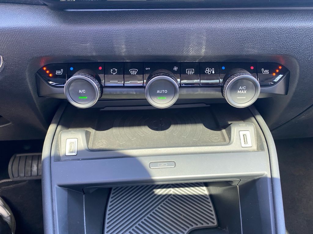 Fahrzeugabbildung Citroën C4 BlueHDi 130 Stop&Start EAT8 SHINE