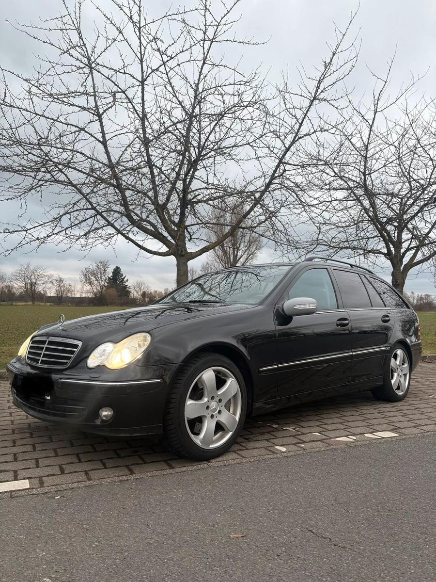 Mercedes-Benz C220 2006 — interior