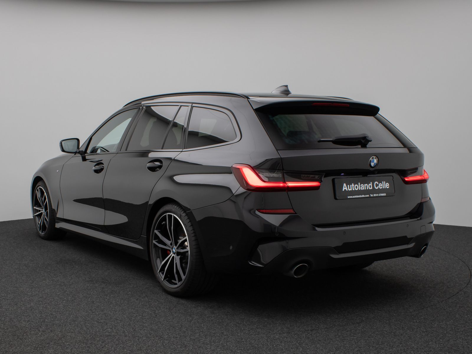 Fahrzeugabbildung BMW 330d xD M Sport Kamera HUD DAB H/K LED 19Zoll