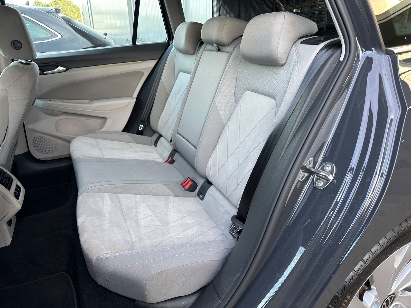 Fahrzeugabbildung Volkswagen Golf Variant 1.5 eTSI OPF DSG Style NAV+LED+ACC