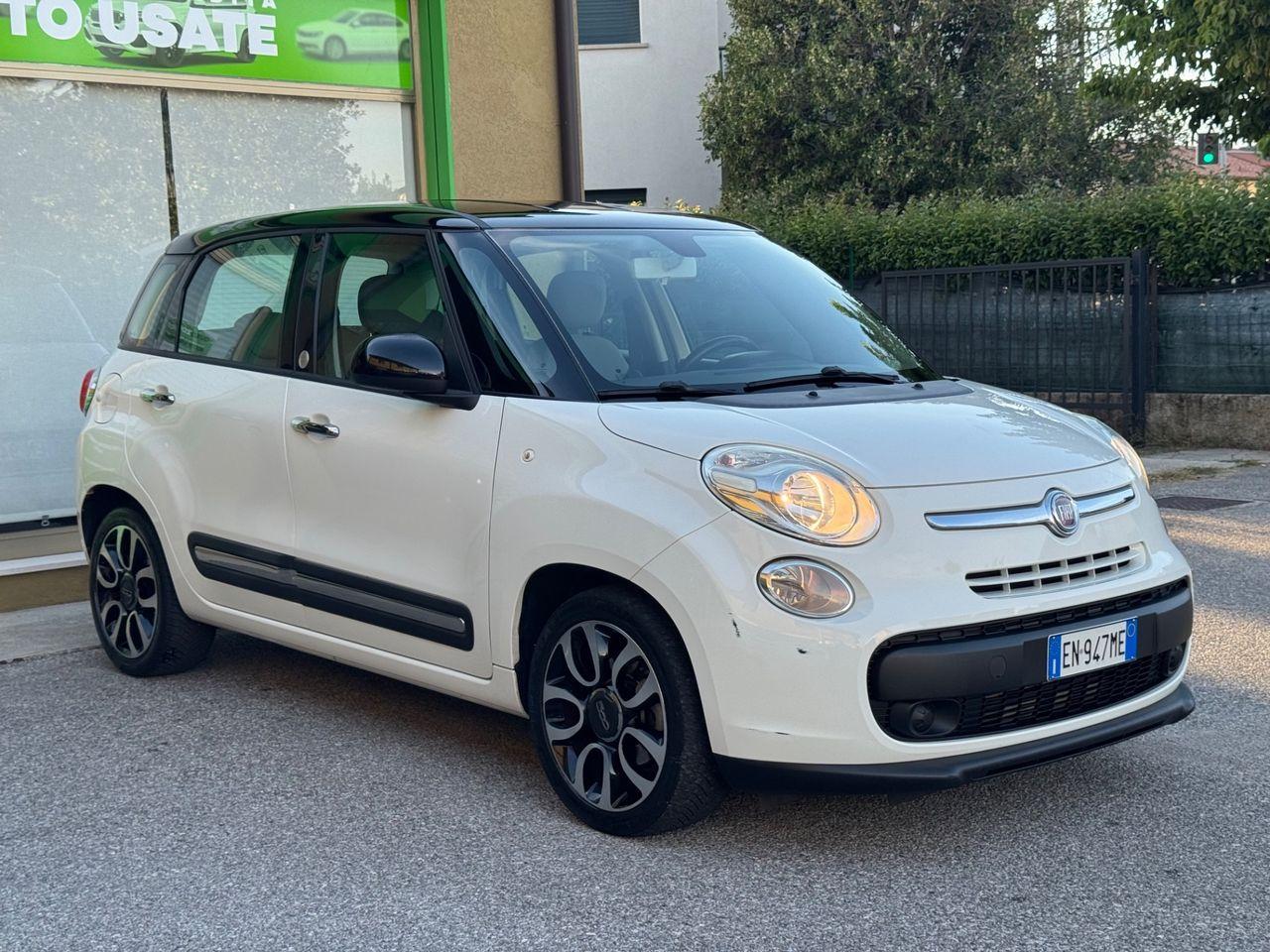 Fiat 500L 2012 — interior