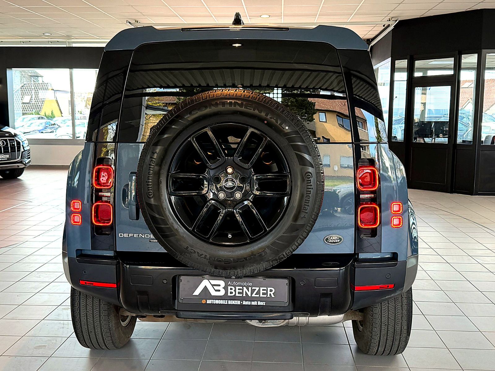 Fahrzeugabbildung Land Rover Defender 110 Hard Top S/3-SITZE/NAVI/LEDER/360''