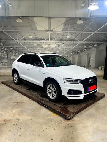 AUDI Q3 2.0 TDI quattro S tronic sport *Panoramadach 