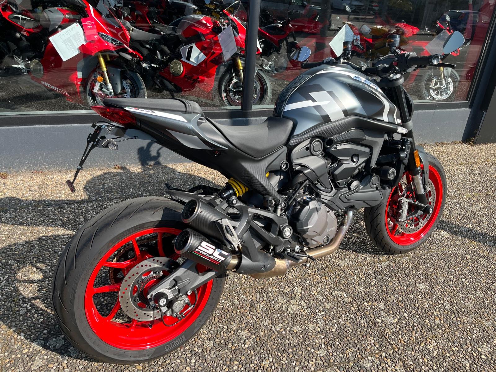 Ducati Monster Plus Top Zustand viel Zubehör