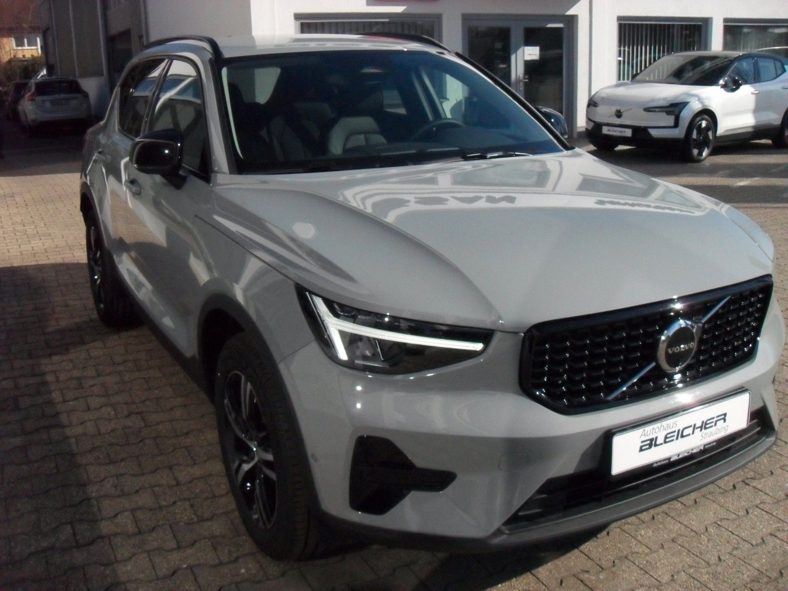 Fahrzeugabbildung Volvo XC 40 B3 Plus Dark | Standheizung | 360°