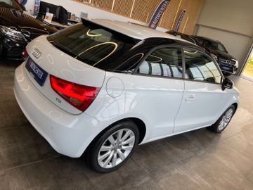 Audi A1 ambition *BI-XENON*NAVI*SZHZ*TEMPOMAT*PDC*