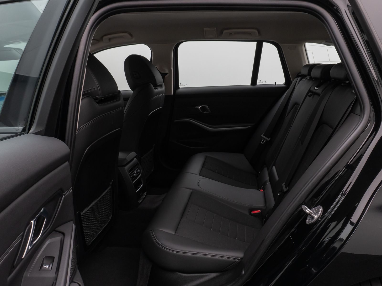 Fahrzeugabbildung BMW 330e DAB CockPit+ PDC Geschwindigkeitsreg Sport