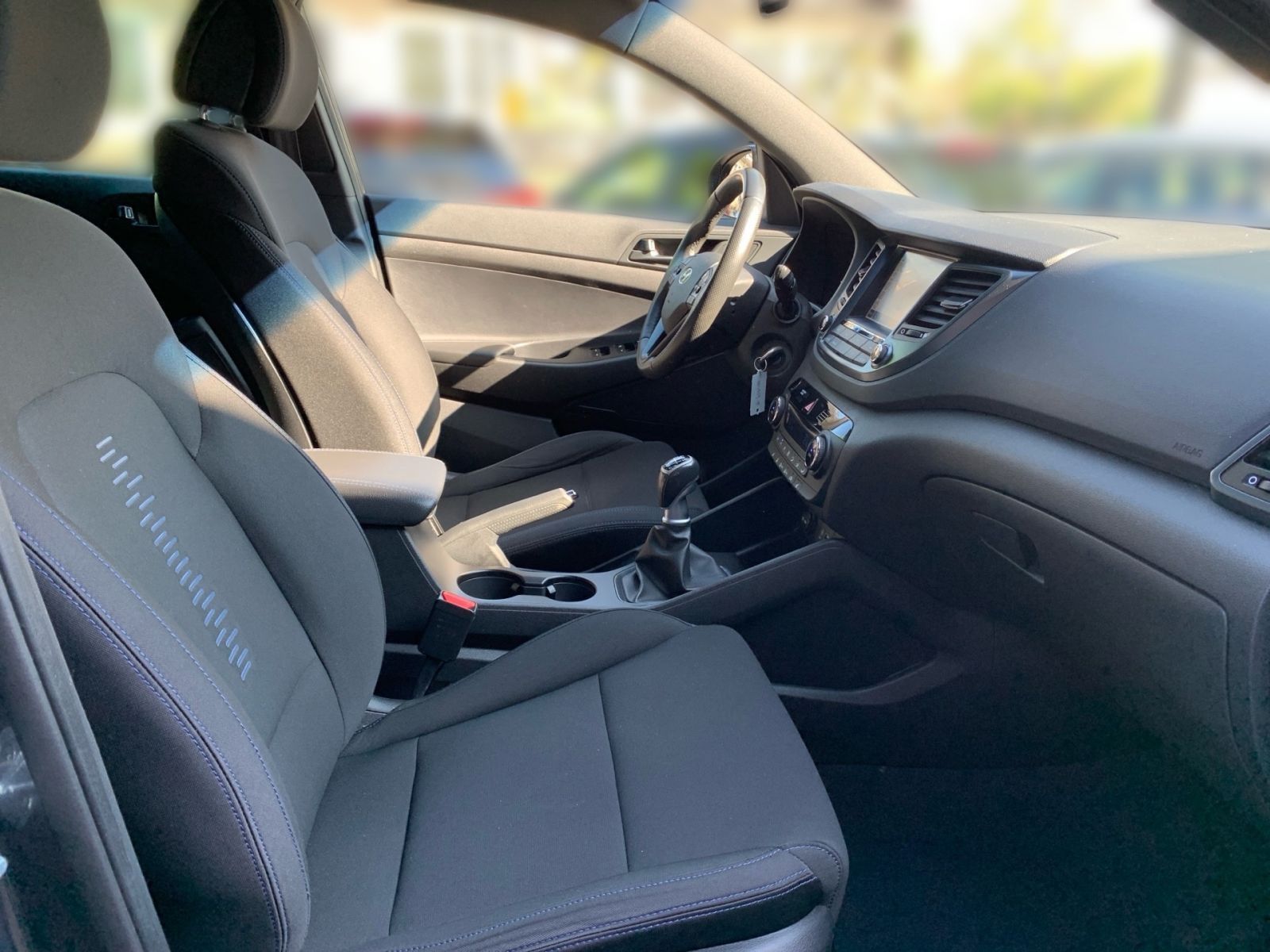 Fahrzeugabbildung Hyundai TUCSON 1.6 Passion Navi 8xbereift