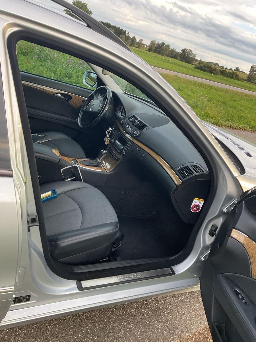 Mercedes-Benz E220 2008 — photo 13