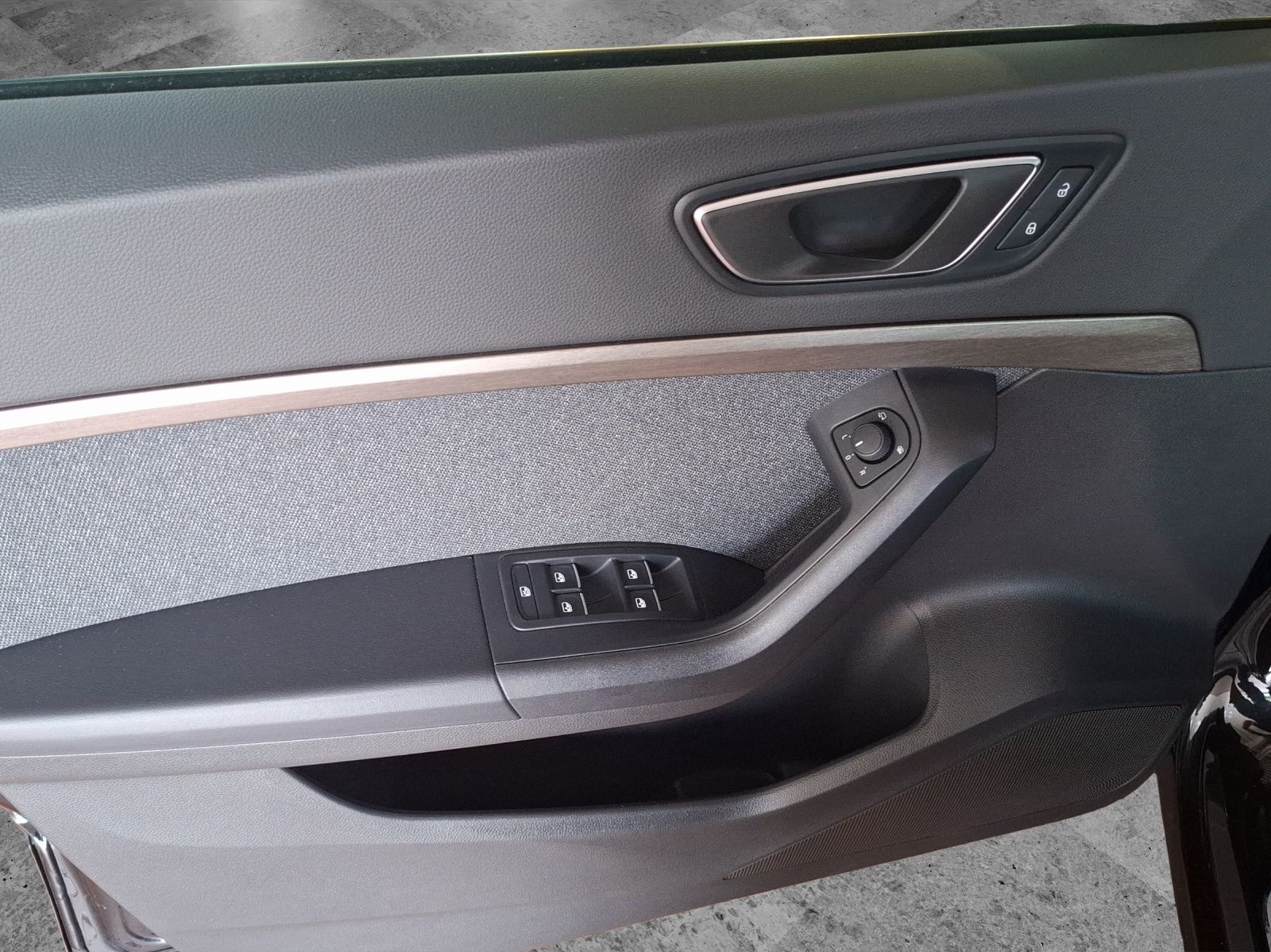 Fahrzeugabbildung SEAT Ateca TSI Xperience DSG LED AHK Navi AID ACC RFK