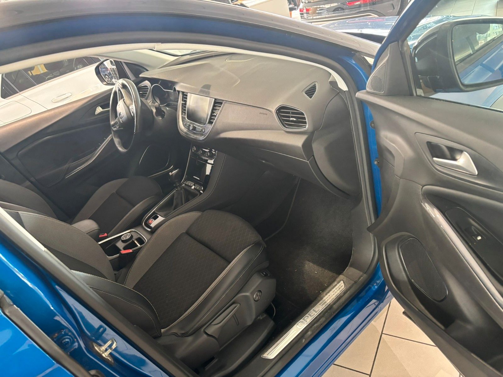Fahrzeugabbildung Opel Grandland (X) 1.2 INNOV. AHK/NAVI/SHZ/KAMERA/AFL