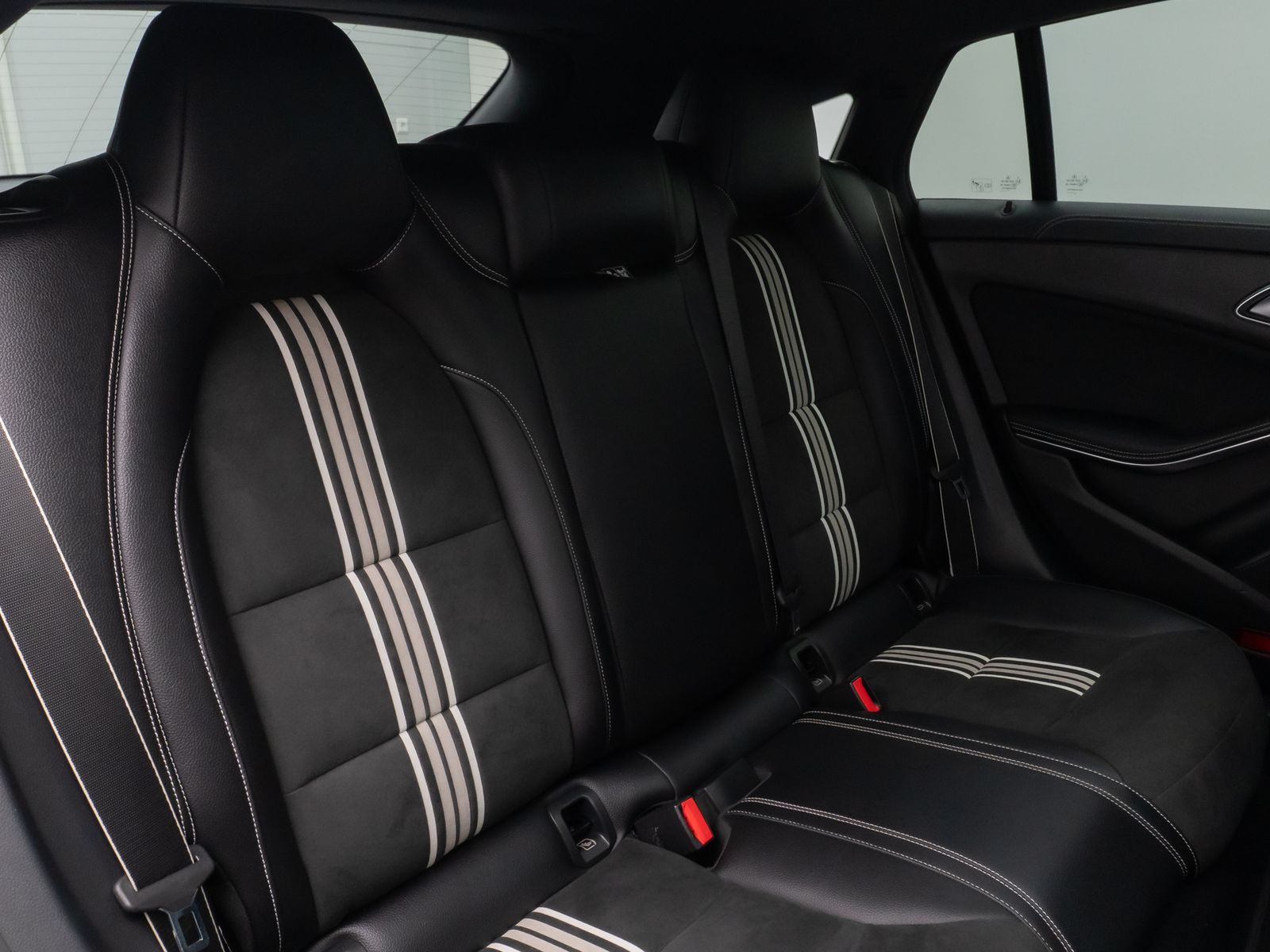 Fahrzeugabbildung Mercedes-Benz CLA 220 Shooting Brake /d 4Matic AMG Pano Standh