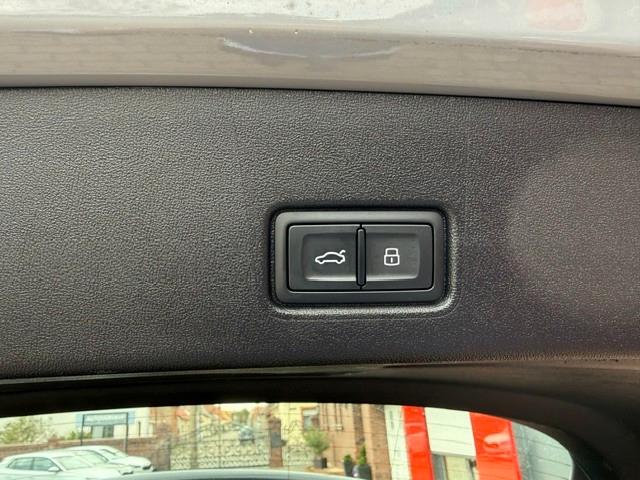 Audi Q4 e-tron 55 e-tron S-Line quattro, миниатюра 17