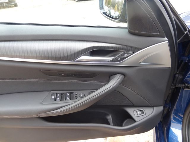 Fahrzeugabbildung BMW 520d xDrive M Sport/1.Hd/AHK/Virtual/Kamera/