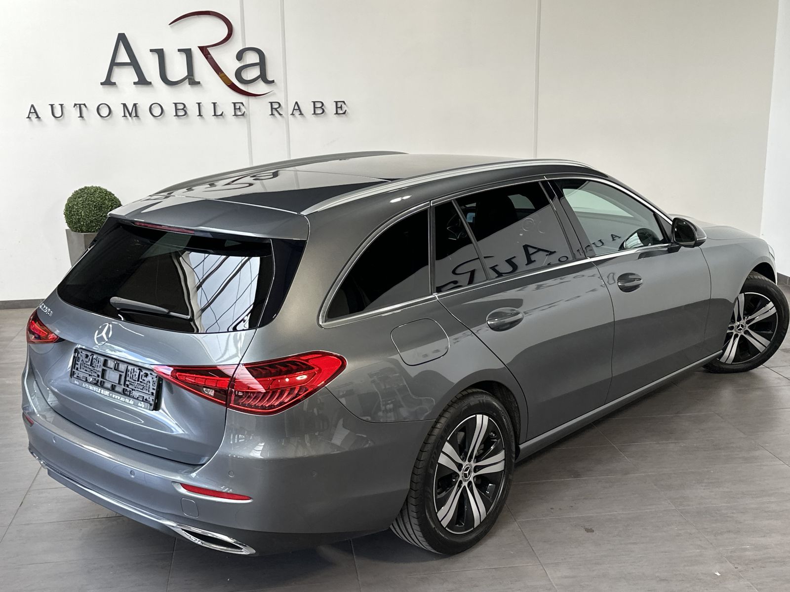 Fahrzeugabbildung Mercedes-Benz C 220d T Avantgarde NAV+LED+AHK+VCOCKPIT+CARPLAY