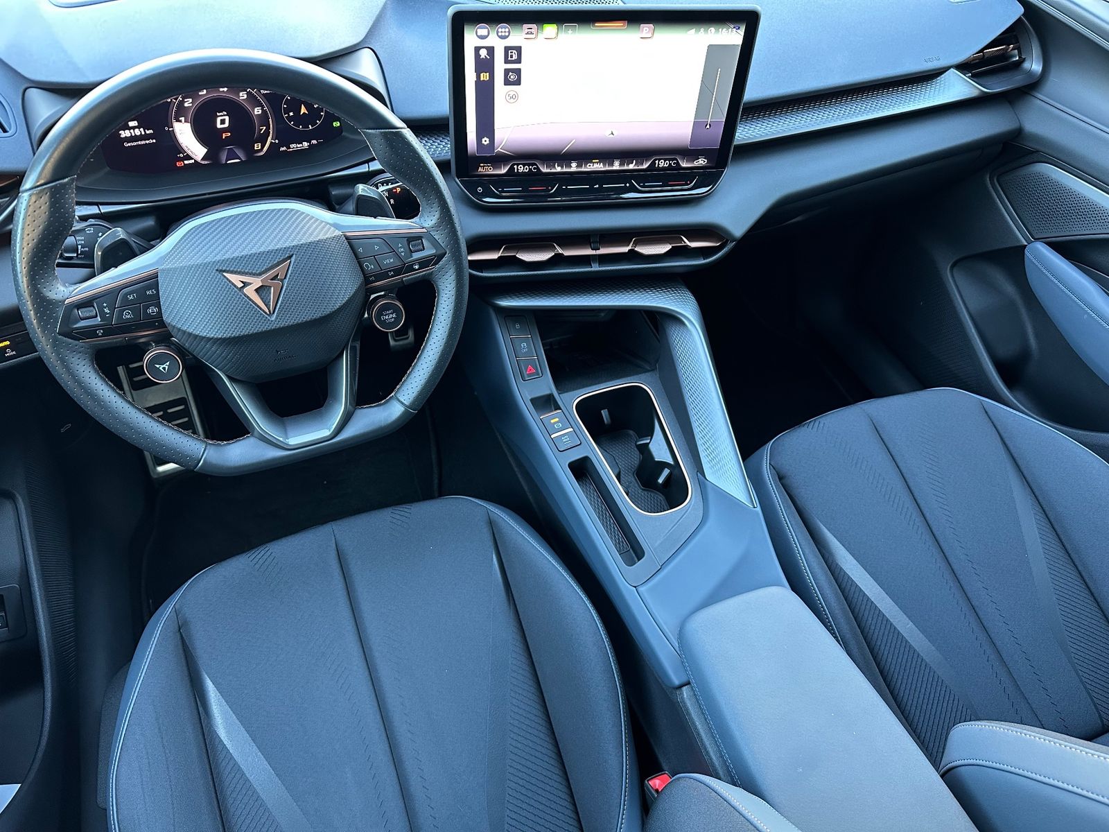 Fahrzeugabbildung CUPRA Terramar 1.5 eTSI DSG NAV+LED+AHK+HUD+KAM+SHZ