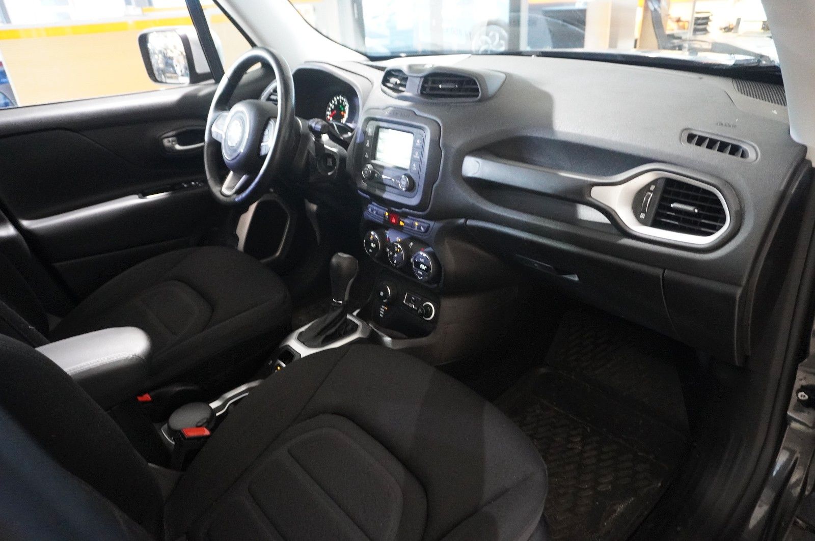 Fahrzeugabbildung Jeep Renegade 1.4 LIMITED 4WD BI-XENON/SHZ/PANO./DAB+