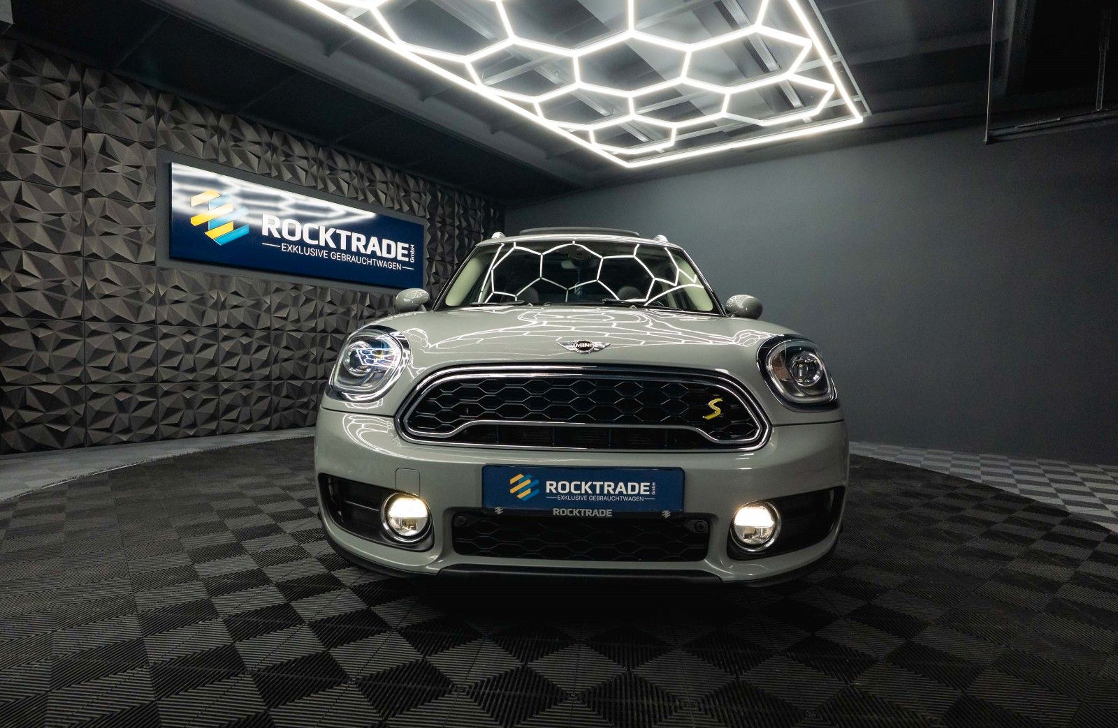 Fahrzeugabbildung MINI COOPER SE Countryman All4 | Pano | ACC | Plug-In