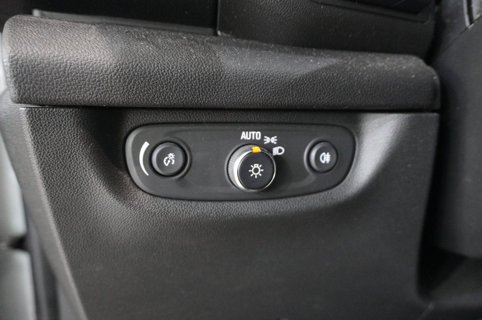 Fahrzeugabbildung Opel Insignia B ST 2.0 GSI PERFORM. NAVI/LED/360°/AHK